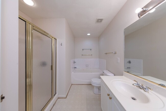 Building Photo - 409 Belmont Cir