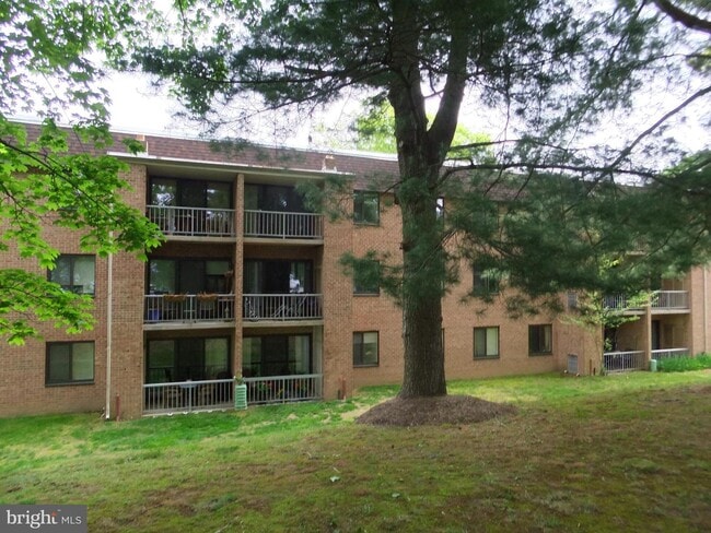 Building Photo - 1650 Oakwood Dr