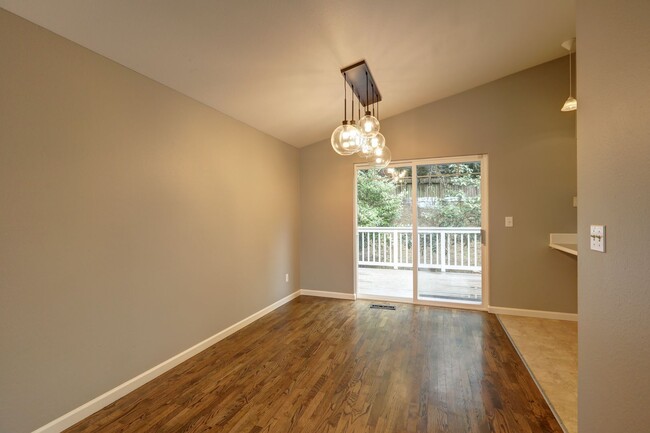 Building Photo - Beautiful 4bd, 2.5ba Home by Marymoor Park...