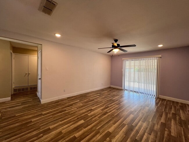 Building Photo - Arlington Texas Duplex For Rent