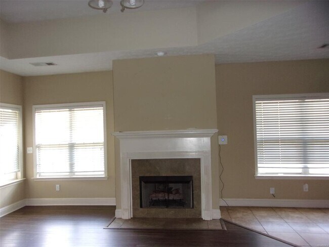 Building Photo - 718 Briarcliff Pl
