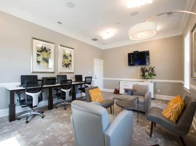 Building Photo - 100 Crossing Blvd