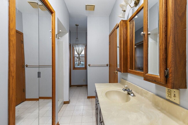 Building Photo - 126 Park Ave