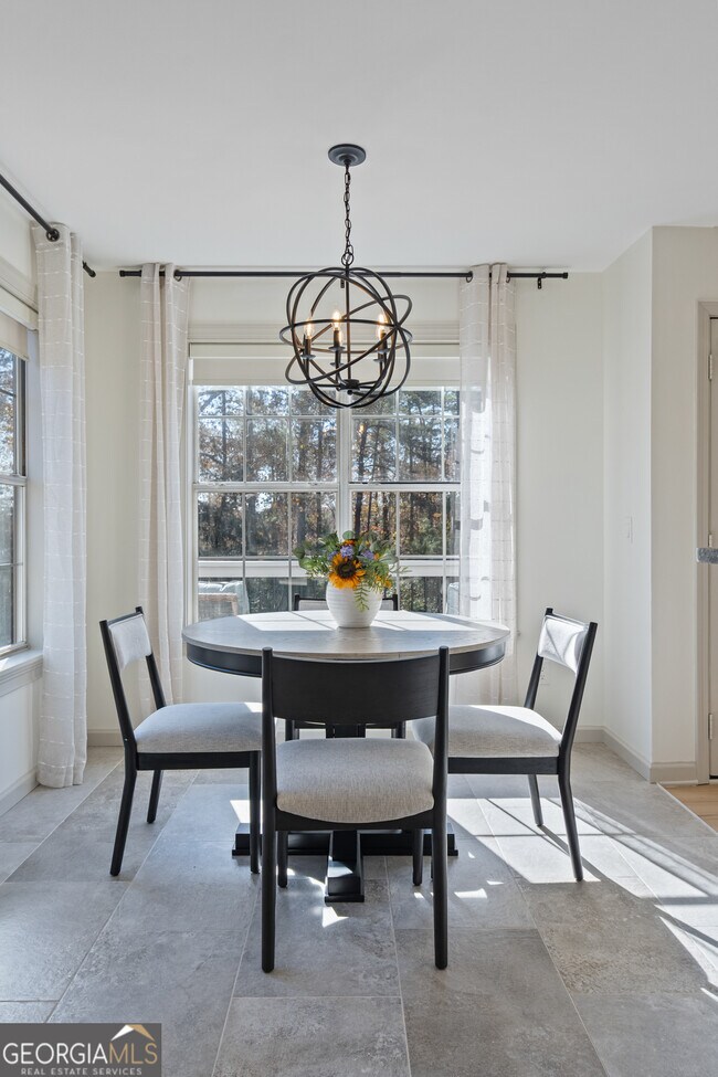 Building Photo - 17 N Wesley Ridge