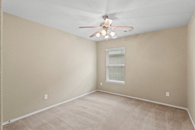 Building Photo - 2818 Lockeridge Oaks Dr