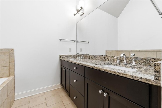 Building Photo - 7809 Laurel Crest Dr