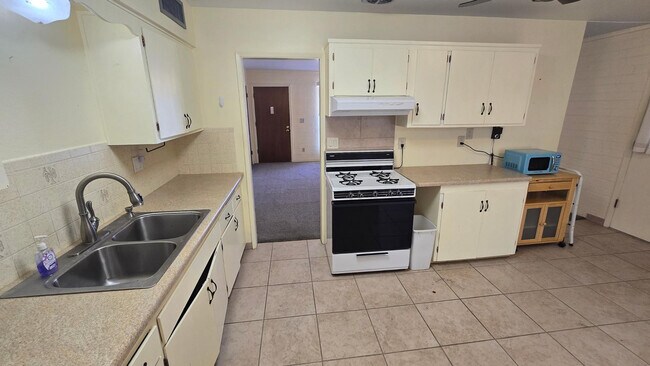Building Photo - 10806 N 110th Dr