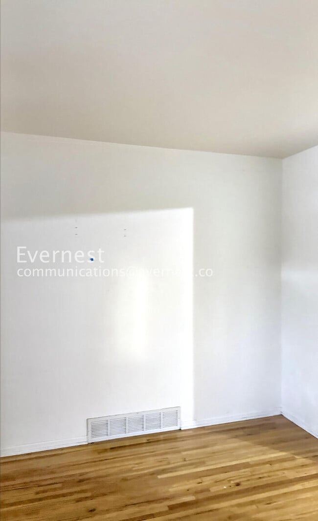 Building Photo - 5618 S Fox Cir