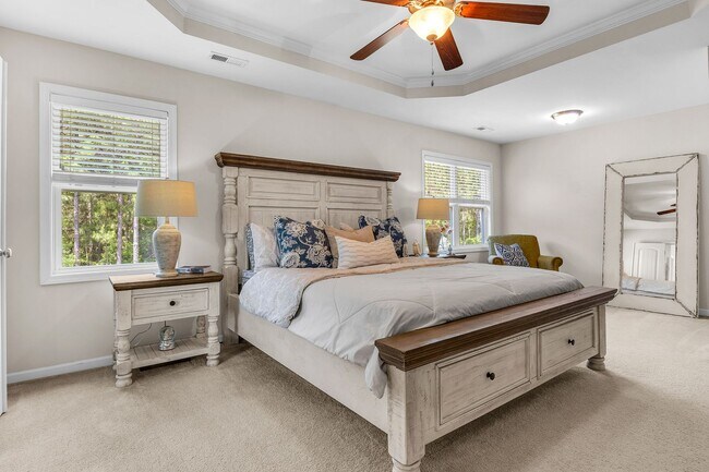 Building Photo - 4 bedroom 2.5 bathroom home close to beaches, shopping, and Marine Corps Bases.