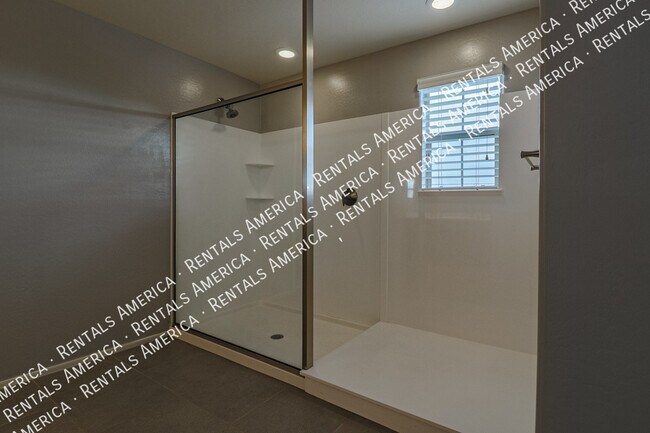 Building Photo - 12114 W Rowel Rd