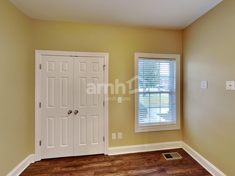 Building Photo - 519 Agate Dr