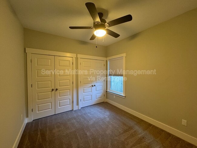 Building Photo - 1416 E Baars St