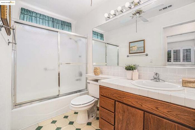 Building Photo - 1022 Village Dr