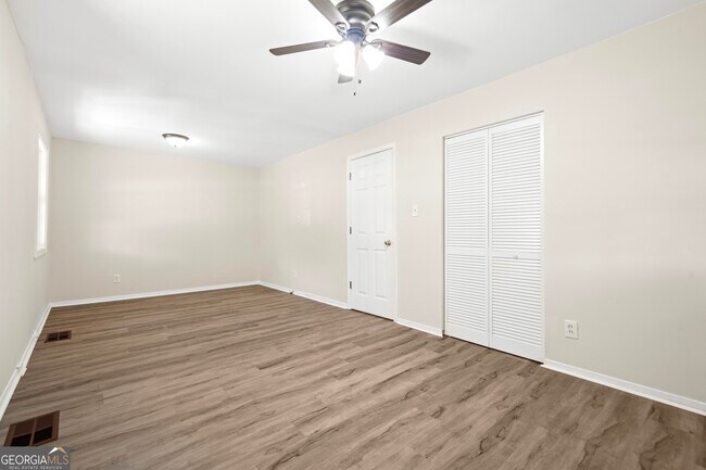 Building Photo - 3698 Fairlane Dr NW