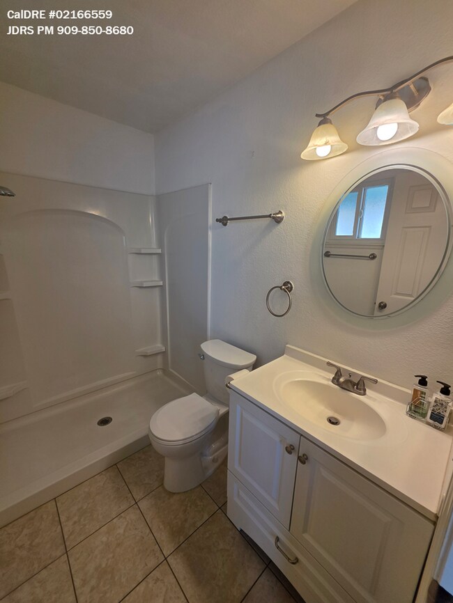 Building Photo - Ontario 3 Bedroom Home