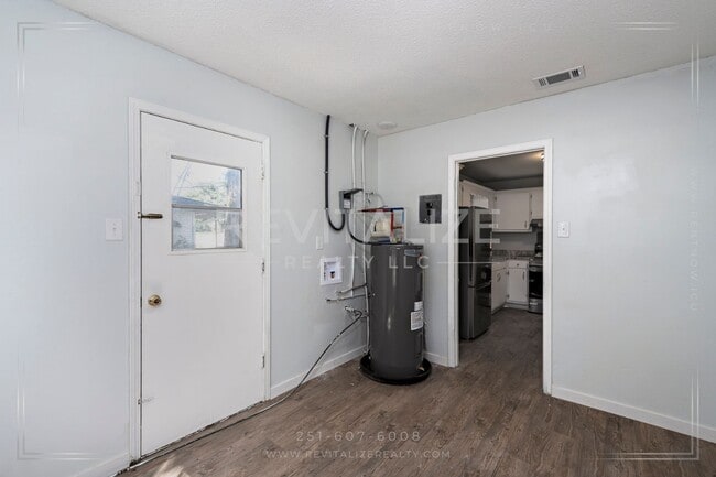 Building Photo - Updated 4 Bed 2 Bath Brick Home in West Mobile