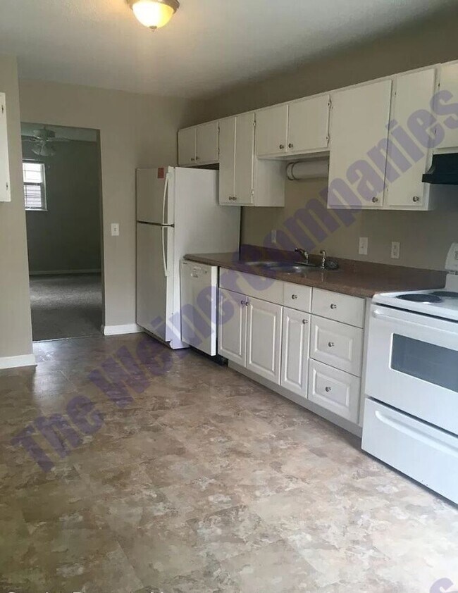 Building Photo - Now leasing for August 2026!