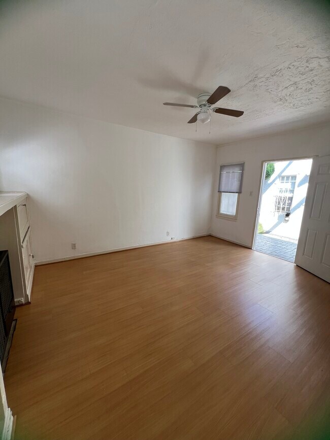 Building Photo - 819 N Alta Vista Blvd