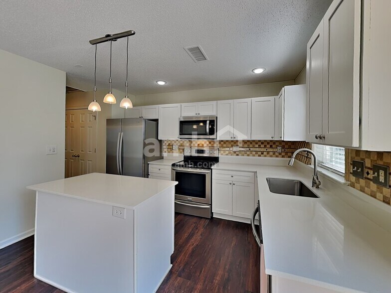 Building Photo - 126 Winborne Dr