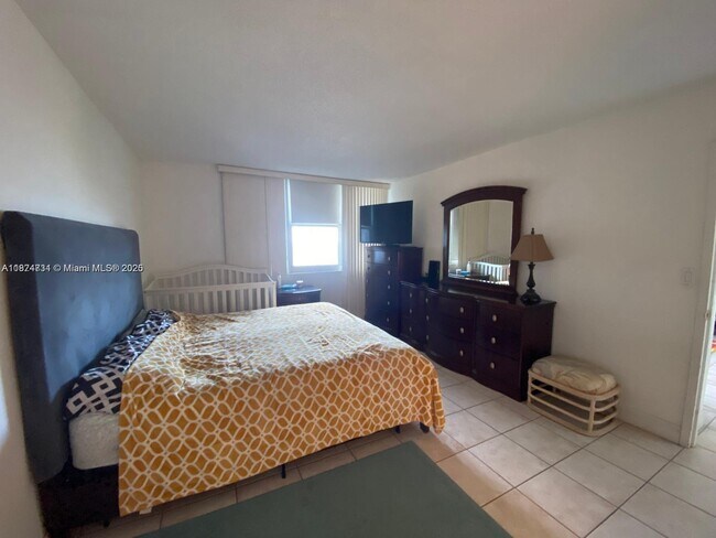 Building Photo - 2030 S Ocean Dr