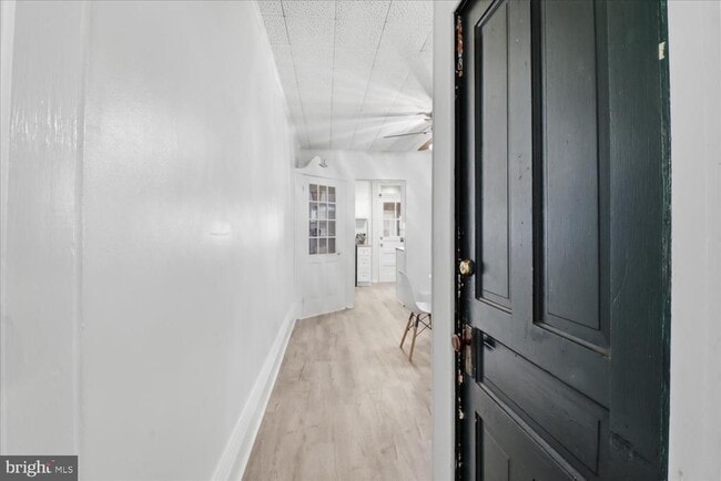 Building Photo - 819 E Marion St