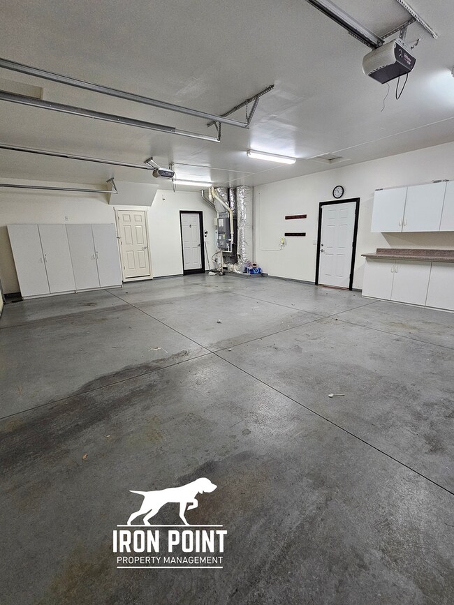 Building Photo - 3bed/2bath in sought after Nampa neighborhood w/3 car garage and large bonus room.