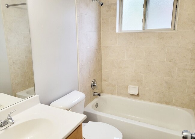 Building Photo - 563 Lowell Ave