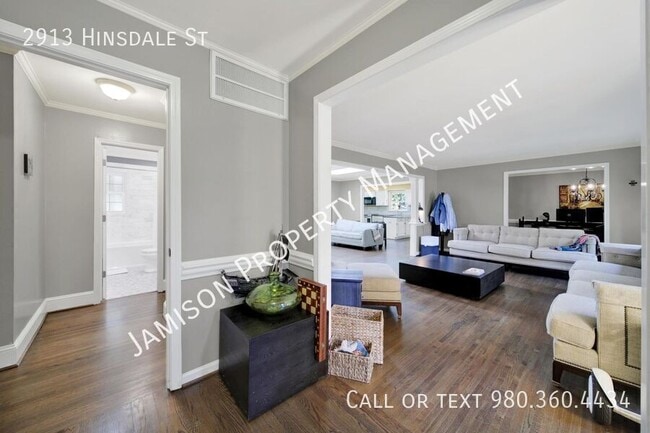 Building Photo - 2913 Hinsdale St