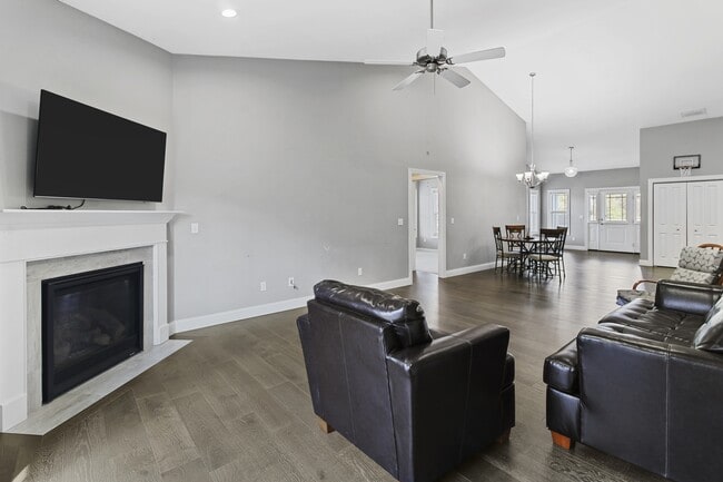 Building Photo - 3003 E Stillwater Landing