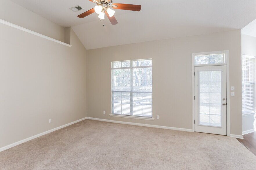 Building Photo - 4662 Tulip Creek Dr