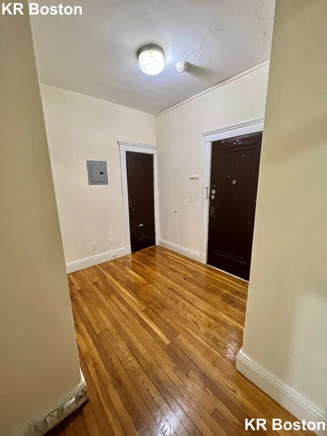 Building Photo - 1130 Boylston St