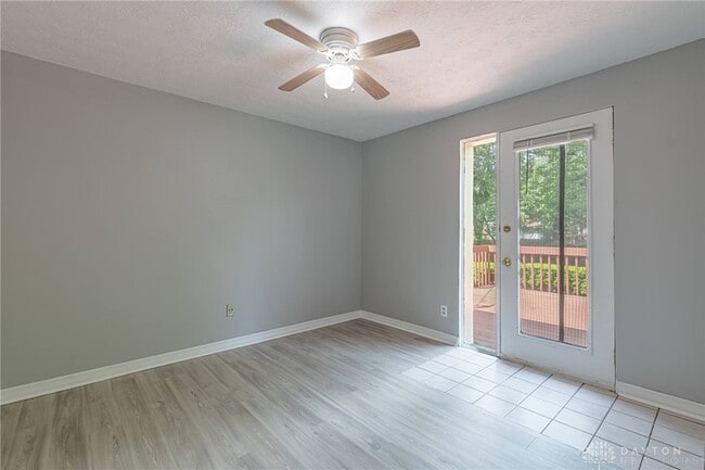Building Photo - 521 Oakview Dr