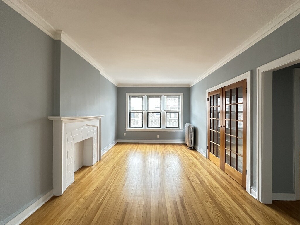 Building Photo - 1321.5 W Estes Ave