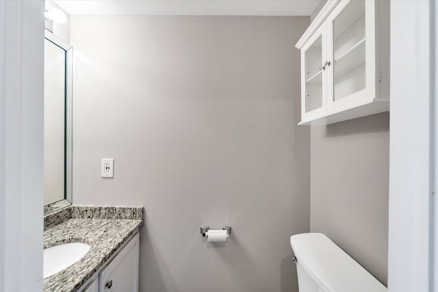 Building Photo - 22224 Edgewater