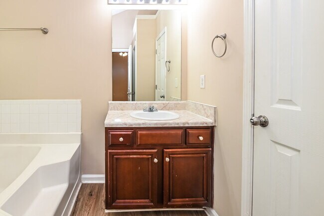 Building Photo - 347 Hidden Creek Ln