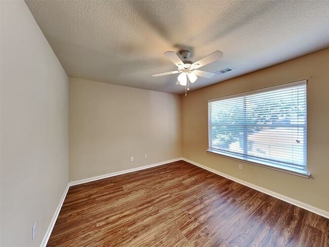 Building Photo - 13143 Mills River St