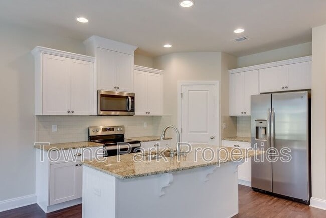 Building Photo - 1830 Butternut Dr