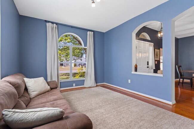 Building Photo - 545 Tuscanny St