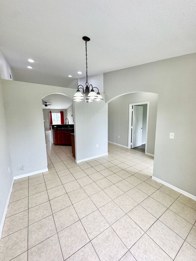 Building Photo - 4 Bedroom 2 Bath Home in Poinciana Village 3