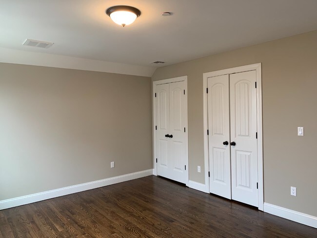 Building Photo - 18 Clinton St