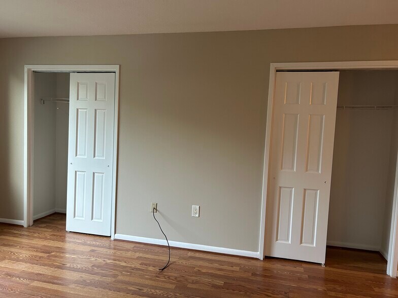 Master bedroom with end to end walk in closet - 115 Polifly Rd