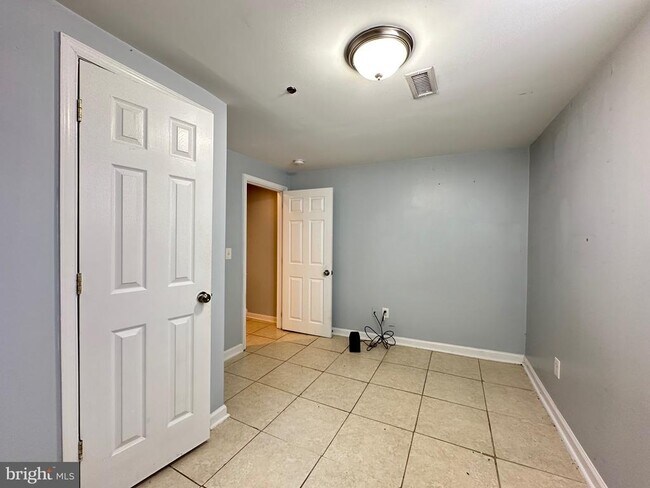 Building Photo - 1835 N Bouvier St