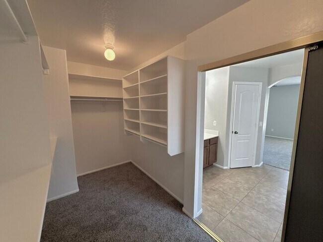 Building Photo - Stunning 4Bedrooms/2.5 Bath Home!