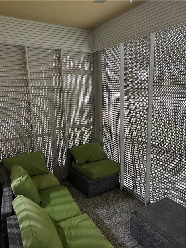 Building Photo - 6101 N Falls Cir Dr