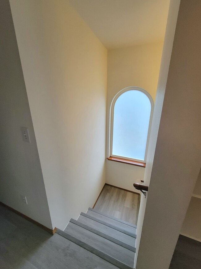 Building Photo - 2804 Pine Rd NE