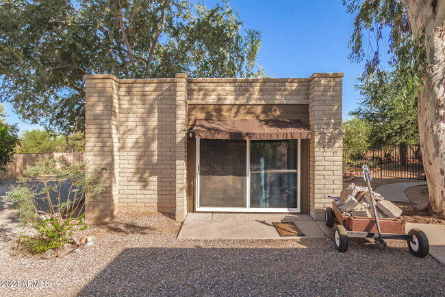 Building Photo - 6510 E Dixileta Dr