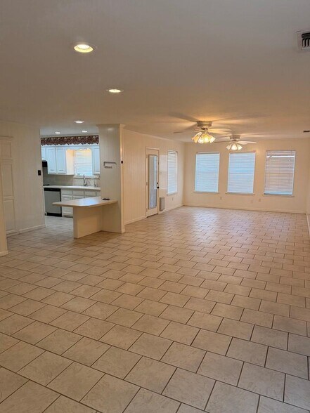 Building Photo - 1617 E 49th St