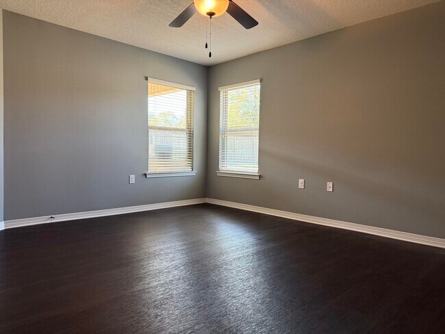 Building Photo - 233 Croft Cir