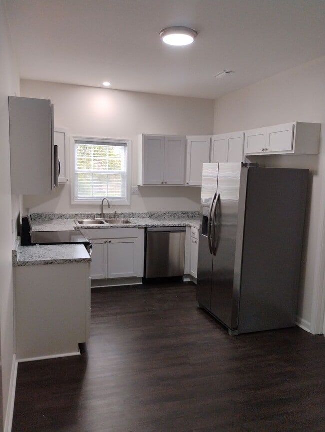 Building Photo - 204 W Park Ave