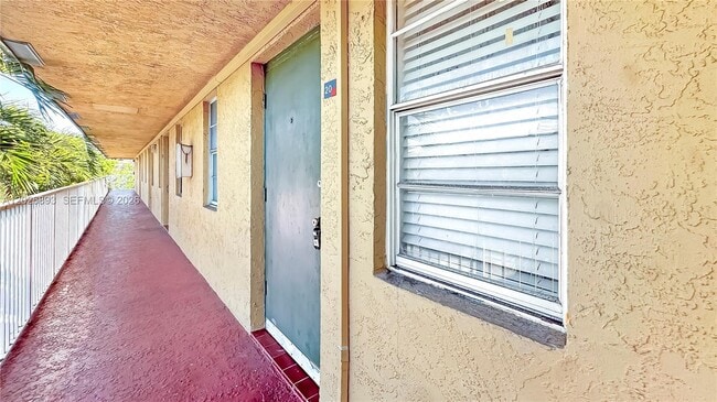 Building Photo - 4081 N Dixie Hwy